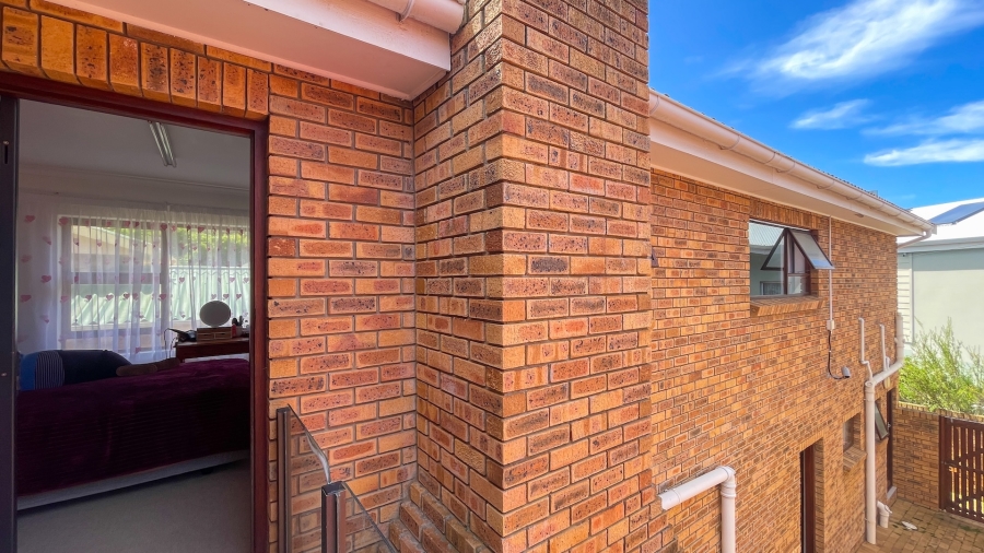 5 Bedroom Property for Sale in Glentana Western Cape